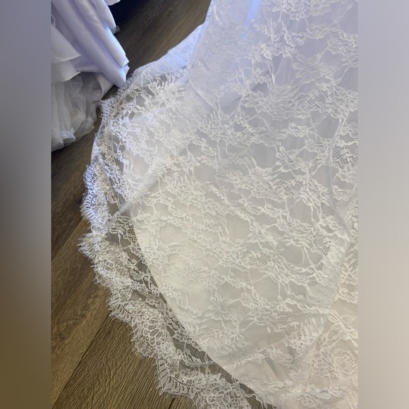 NWT Merry’s Wedding Dress - Picture 14 of 15
